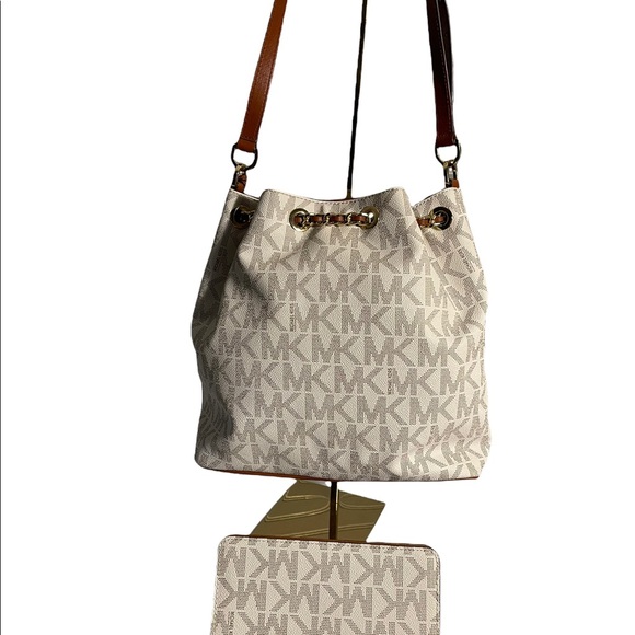 Michael Kors Leather Monogram Frankie Drawstring Purse and Matching Wallet - Picture 7 of 12